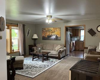 Bitterroot Charm - Stevensville - Living room