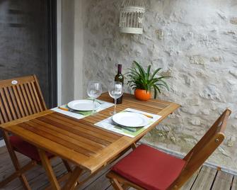 nature break cottage - between lake and mountain swimming, water sports and hiking - Puimoisson - Comedor