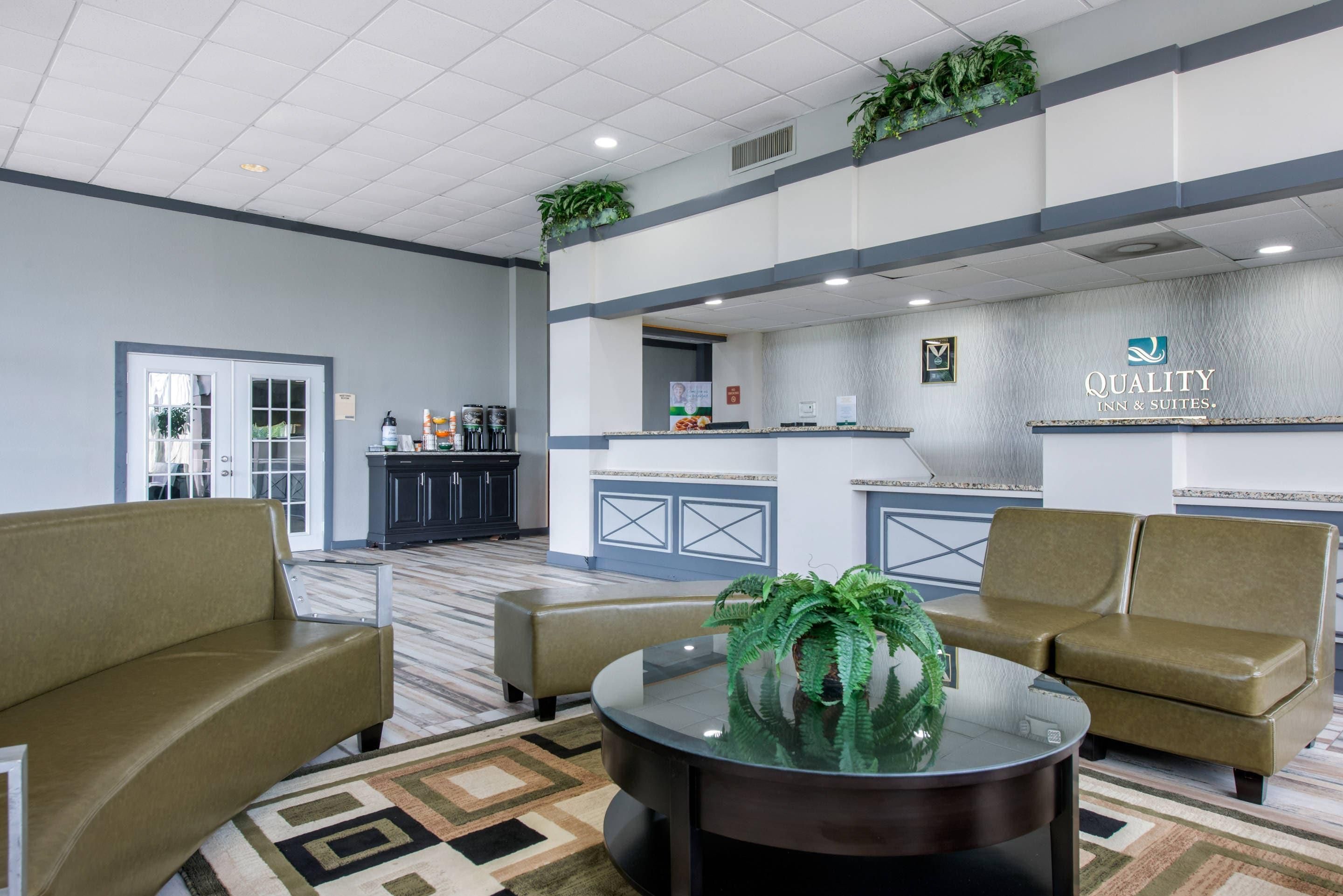 Quality Inn & Suites Brooksville I-75/Dade City - Brooksville - Salónek