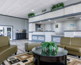 Quality Inn & Suites Brooksville I-75/Dade City - Brooksville - Salónek