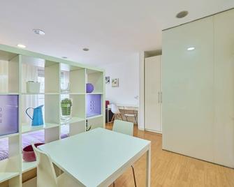 Precioso loft junto Barcelona Centro y playa - Badalona - Comedor