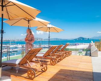 L'Isola Del Postino Rooms - Procida - Balcón