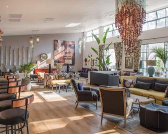 Latitude 15 Degrees - Lusaka - Lounge