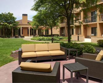 Courtyard Detroit Metro Airport Romulus - Romulus - Innenhof