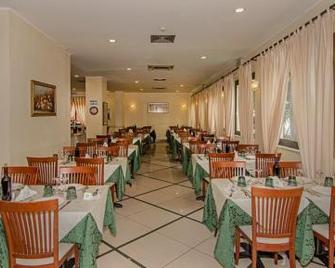 Hotel Villa Flores - Marina Di Pietrasanta - Restaurant