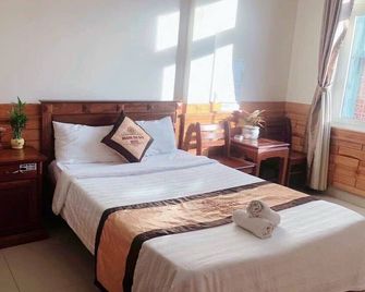 Hoang Gia Bao Hotel - Kon Tum - Habitación