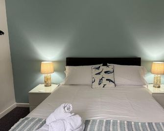 Cottage Court Hotel - Tenby - Bedroom