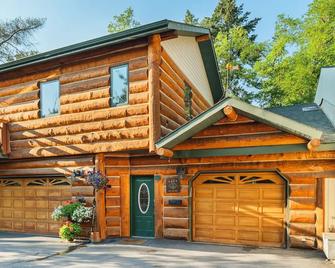 The Inn Bigfork Bay - Bigfork - Building