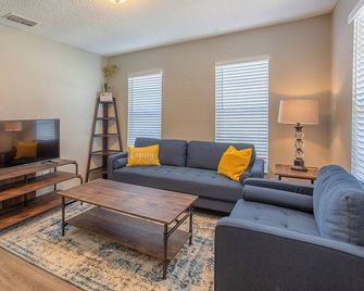 Centro Ybor Duplex! Walk to 7th Ave! Unit B - Tampa - Ruang tamu