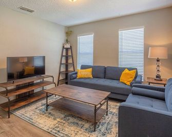 Centro Ybor Duplex! Walk to 7th Ave! Unit B - تامبا - غرفة معيشة