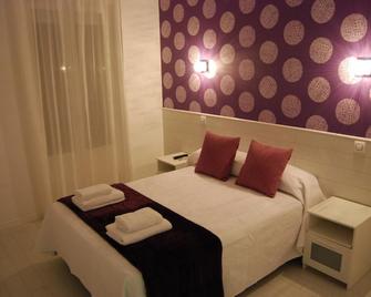 Hostal Petite Maman - Madrid - Habitació