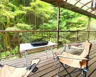 Hanno Terrace In Blossom Whispering Birds Creek - Hanno Terrace / Hanno Saitama - Hannō - Balkon