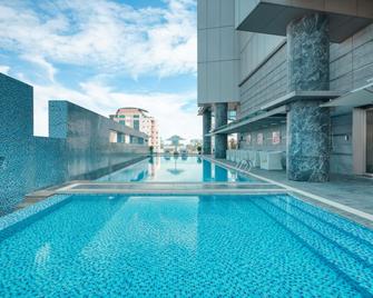 Pullman Saigon Centre - Ho Chi Minh City - Pool
