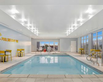 Home2 Suites by Hilton Colorado Springs Airport - Colorado Springs - Piscina