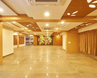 7wonders Hotel Gandhinagar - Gandhinagar - Lobby