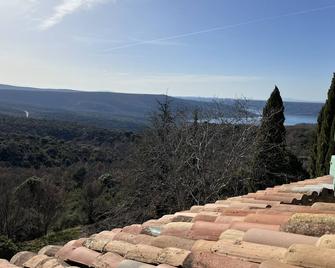 Self catering apartment in a farmhouse with an exceptional lake view - Aiguines - Balcony