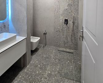 Hotel Azure - Dhërmi - Baño