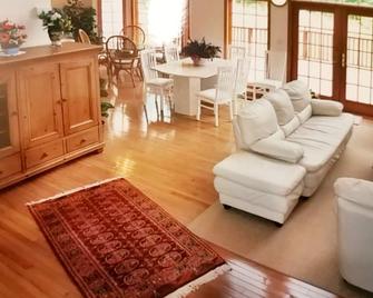 Finest, Nicest, Mansion In the Nauvoo Area. Totally Family-Oriented - Nauvoo - Living room