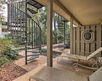 Hilton Head Island Escape - Walk to Beach! - Hilton Head Island - Balcony