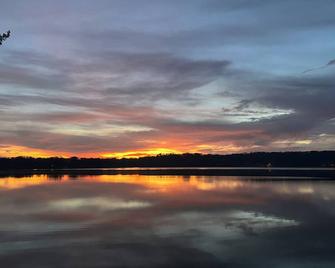 Hilltop house overlooking Whitewater Lake with beach & boat access mins away. - Whitewater