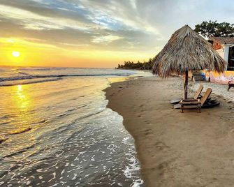 Beachfront 1-of-a-kind house w/AC, Pool, Wifi, ATV - Pochomil - Playa