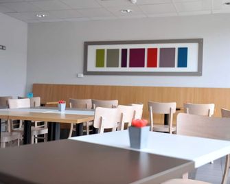 B&B HOTEL Vierzon - Вєрзон - Ресторан