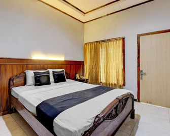 OYO 3934 Hotel Istana - Pekalongan
