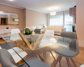 Gestion de Alojamientos Rooms - פאמפלונה - חדר אוכל