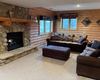 A Secret Cabin on Private lake - New Lisbon - Sala de estar