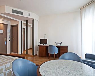 Hotel Il Timone - Porto San Giorgio - Schlafzimmer