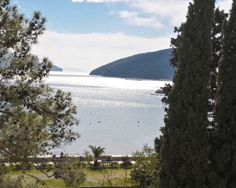 Hotel Oaza - Budva - Buiten zicht