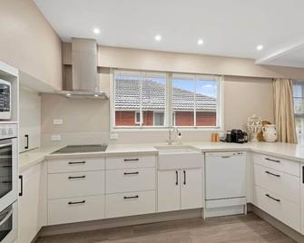 Little Garden Home - Christchurch - Cocina