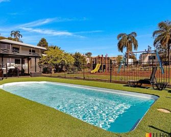 Batemans Bay Holiday Park & Hostel - Batemans Bay - Pool