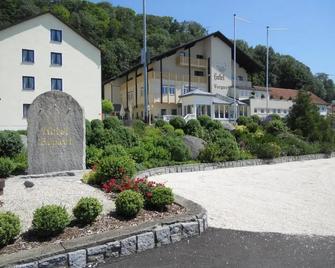 Hotel Burgwirt - Deggendorf - Gebäude