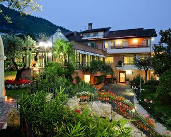 Hotel Des Reves - Al Poggio di Casalucense - Sant'Elia Fiumerapido - Edificio
