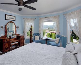 The Irish Inn - Hood River - Bedroom