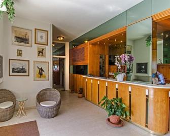 Hotel Alk - Marina Di Pietrasanta - Front desk