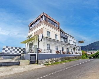 Capital O 94740 Sudirto Villa Dan Homestay Dieng - Wonosobo - Building