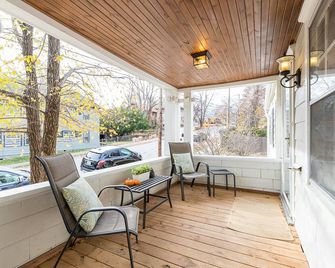 Walking Distance to Country Club Plaza Entertainment District - Kansas City - Balcony