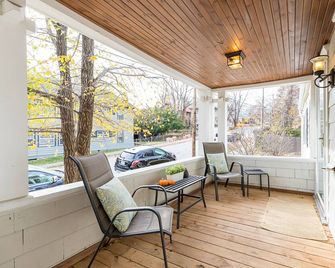 Walking Distance to Country Club Plaza Entertainment District - Kansas City - Balcony