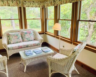 The Chatham Motel - Chatham - Living room