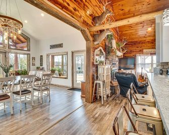 Expansive Mountain Home Rental with Yard and Fire Pit! - Mountain Home - Їдальня