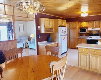 5 minutes to lighthouse sandbar beach! Views and access to harbour! - Shelburne - Keuken