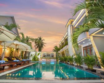 Cambana La Rivière Hotel - Battambang - Pool