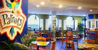 Daytona Turkey Run car show perfect location - Ormond Beach - Restaurante