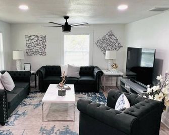 The Bungalow Getaway - Zephyrhills - Soggiorno
