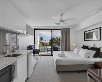 Self Check in Modern Studio Apartment - Mackay - Bedroom