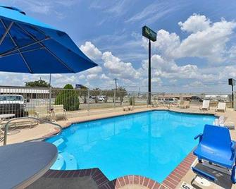 Quality Inn - Gonzales - Uima-allas