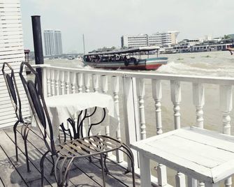 Quiet stay by the river, twin bed with private balcony - Bangkok - Balkong