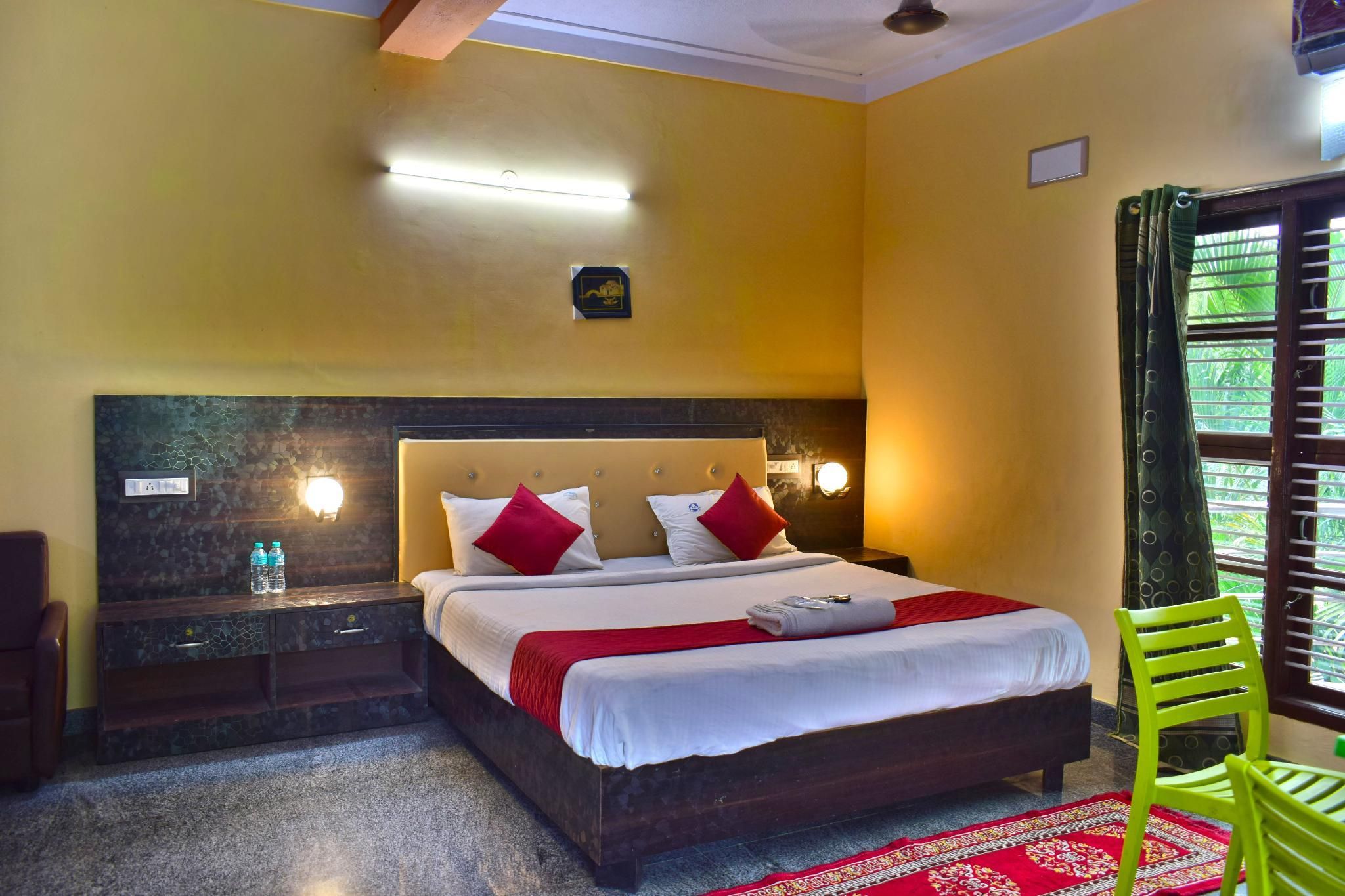 Dolphin Resort - Yelagiri - Bedroom